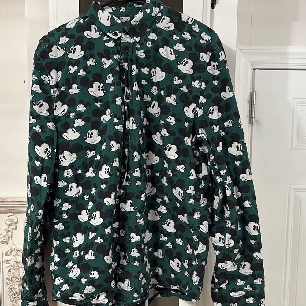 H&M Disney Green Mickey Mouse Casual Button Down Long Sleeved Shirt Size M